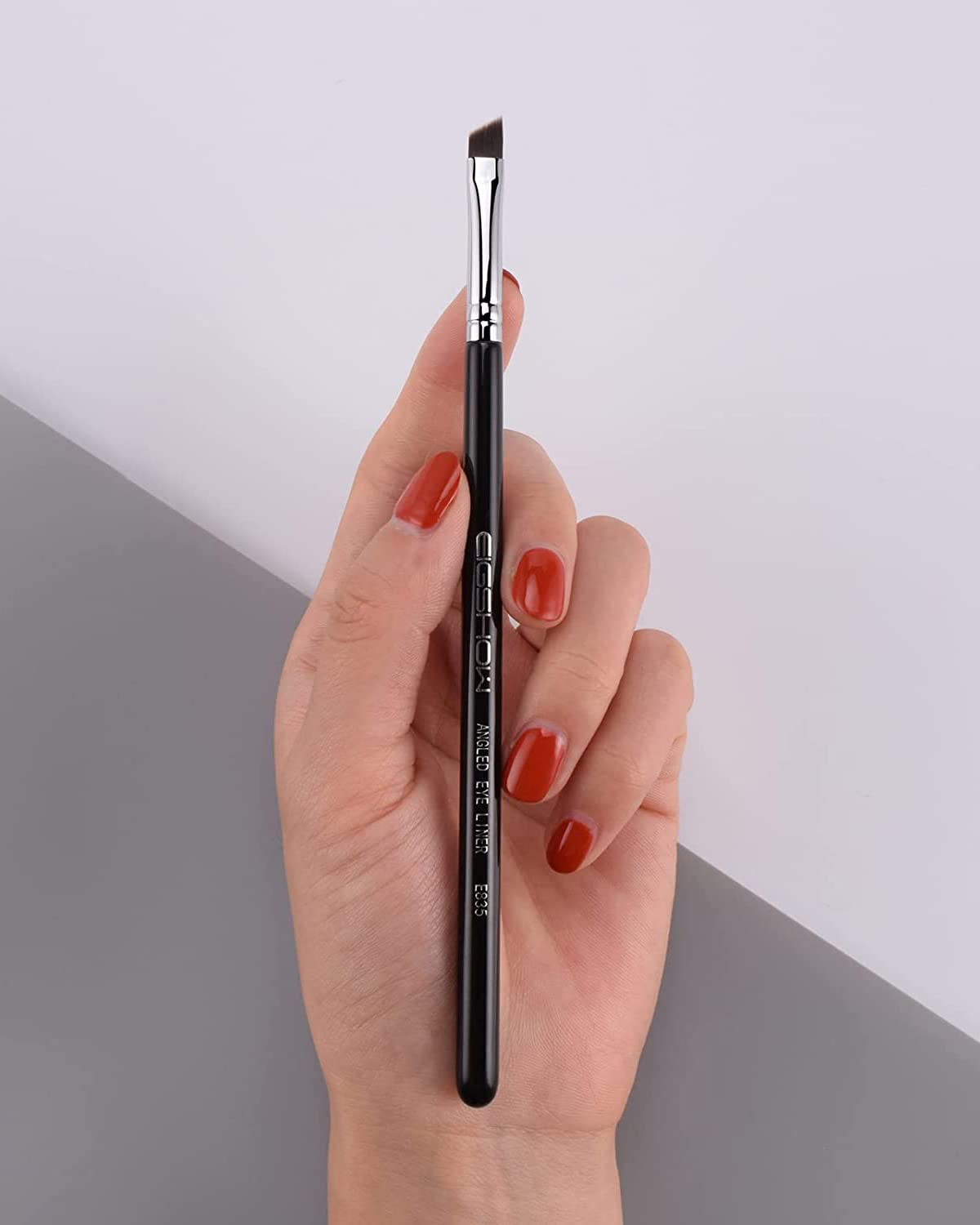 Eyeliner Brush Fine Angled - PRO Precision Gel Eye Liner Makeup Brush -Ultra Thin Slanted Flat Angle - Premium Cruelty Free Synthetic Bristles (E835)